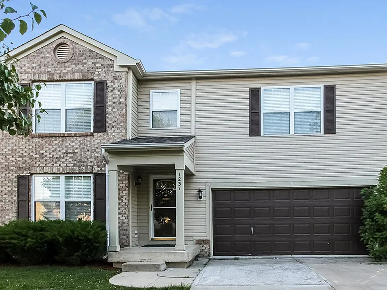 1237 Silver Ridge Ln — Photo 1