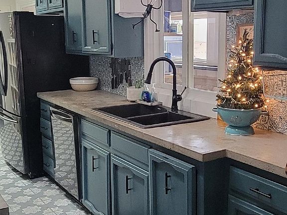 2nd image of 816 Dennis Way