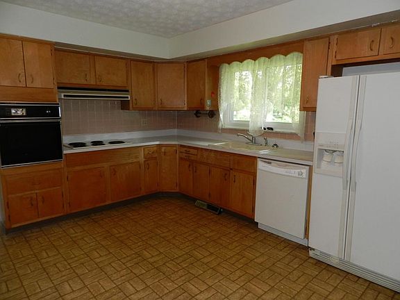 4th image of 1997 Highland View Dr