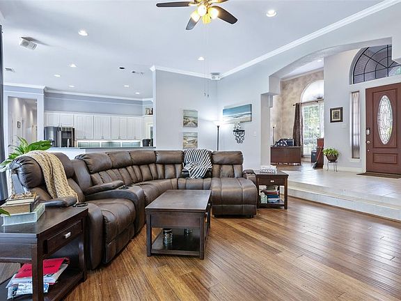 4th image of 905 Ovilla Oaks Dr