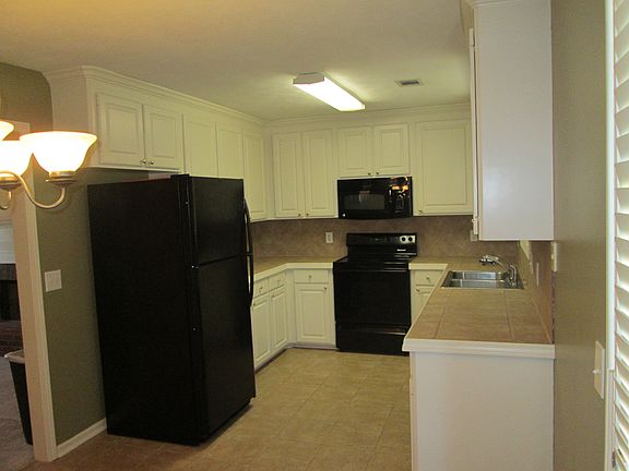 5th image of 218 Cherry Bark Dr