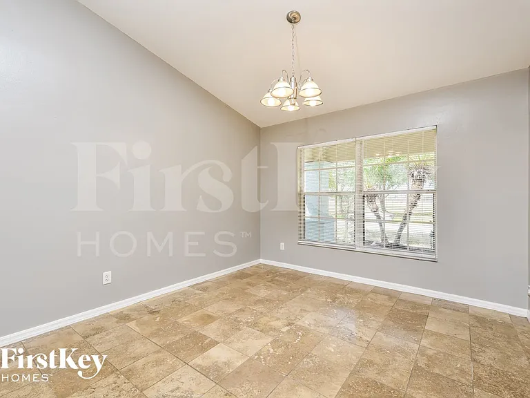 1035 NW 16th Pl — Photo 4