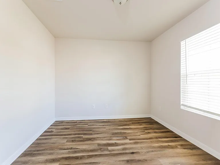2104 Cedar Bend Dr — Photo 5