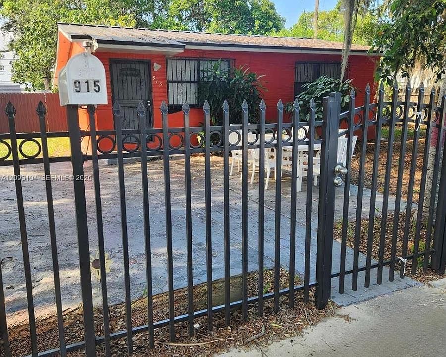 1st image of 915 Dunad Ave