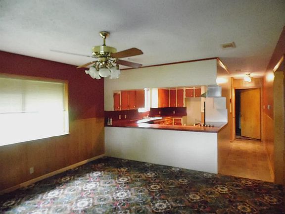 3rd image of 329 Selkirk Dr