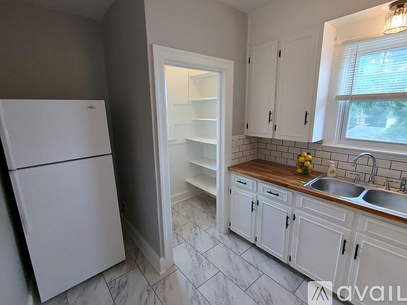 2nd image of 1006 Potomac Ave APT 2N