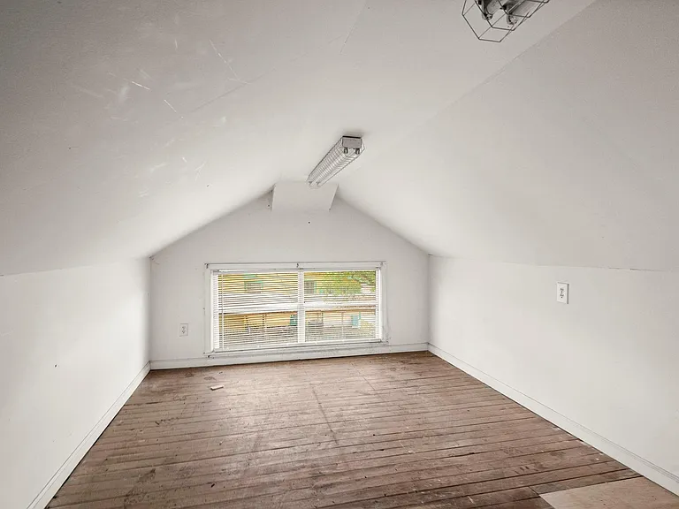 5001 McKinney St — Photo 17