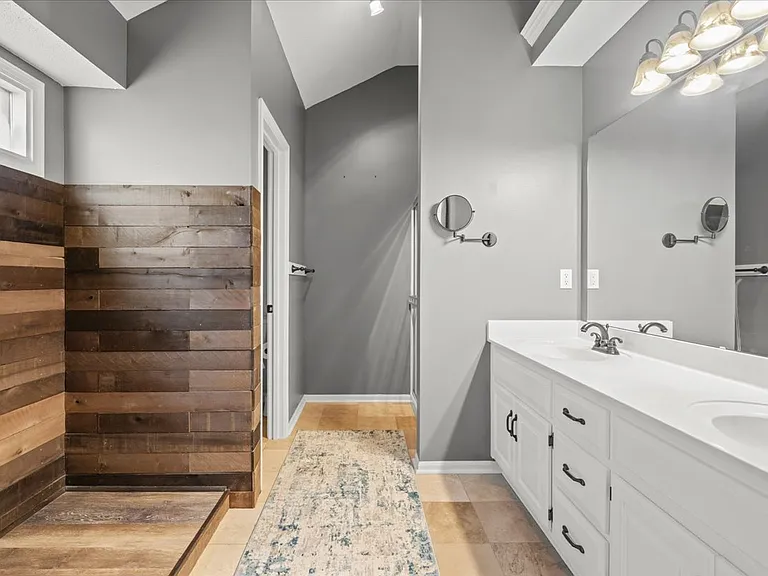 1002 N Clinton St — Photo 31