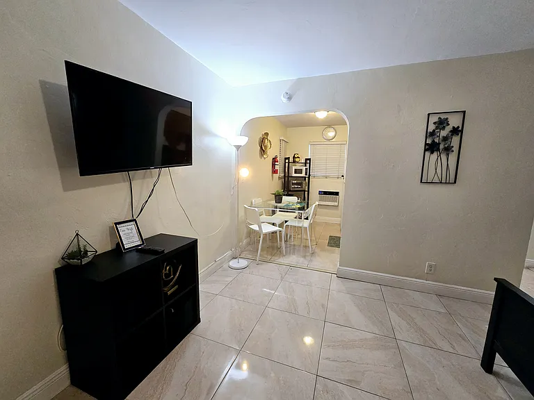 2305 Monroe St #4 — Photo 11