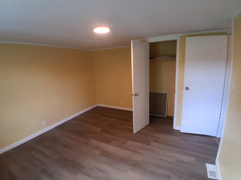 2020 W Barr Rd — Photo 11