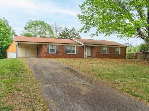 2429 Londonderry Rd, Kernersville, NC 27284