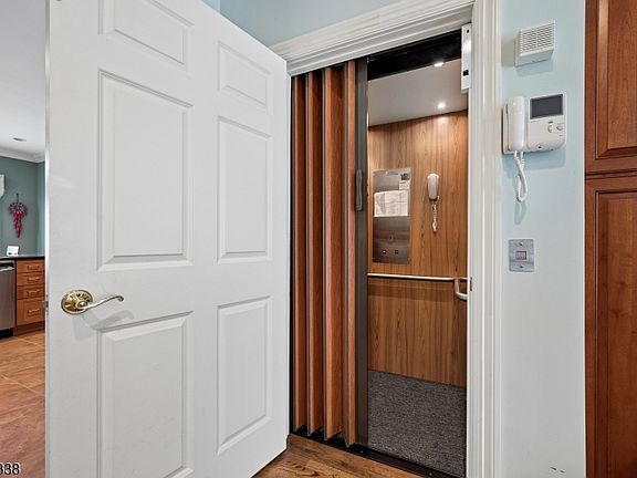 4th image of 28 SCHMIDT CIRCLE