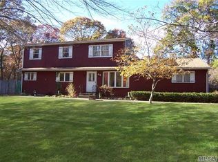 8 Swezey Ln, Middle Island, NY 11953