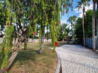 51 S Adams Dr #9, Sarasota, FL 34236