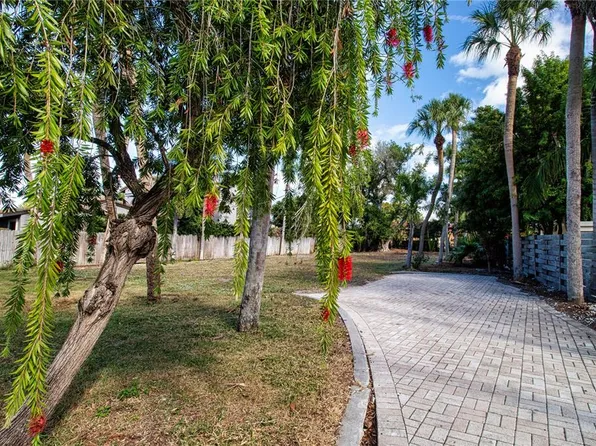 51 S Adams Dr #9, Sarasota, FL 34236