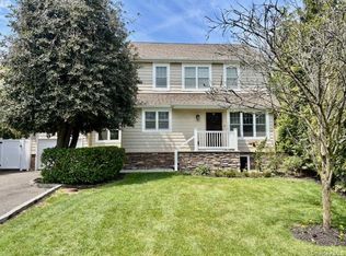 285 Broadway, Huntington, NY 11743