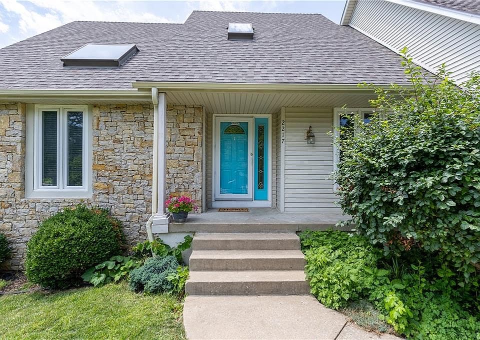 1st image of 2217 SW Granite Ct