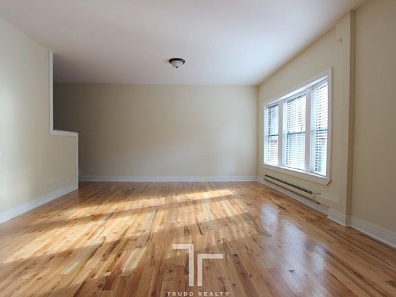 4th image of 4421 N Wolcott Ave #4421A1