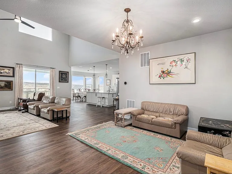 255 Rogers Ct — Photo 3