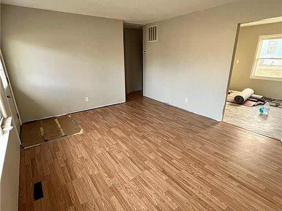 4th image of 2520 Kildare Ave