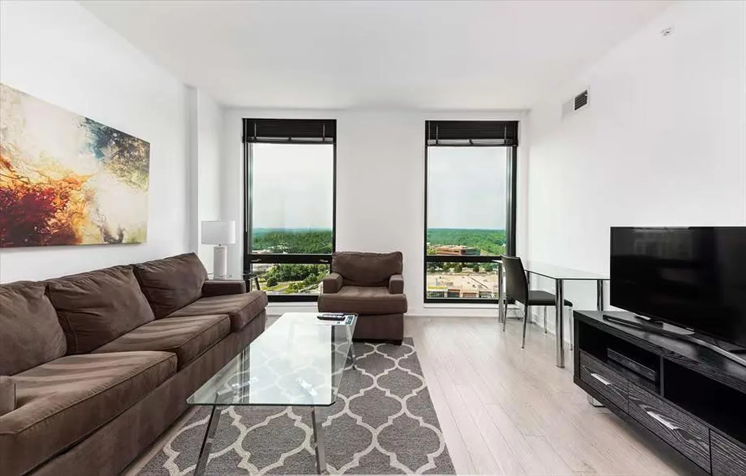 1 bed, 1.0 bath, 688 sqft, $7,050 — Photo 2
