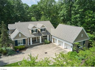 1971 Ridge Rd, Hinckley, OH 44233