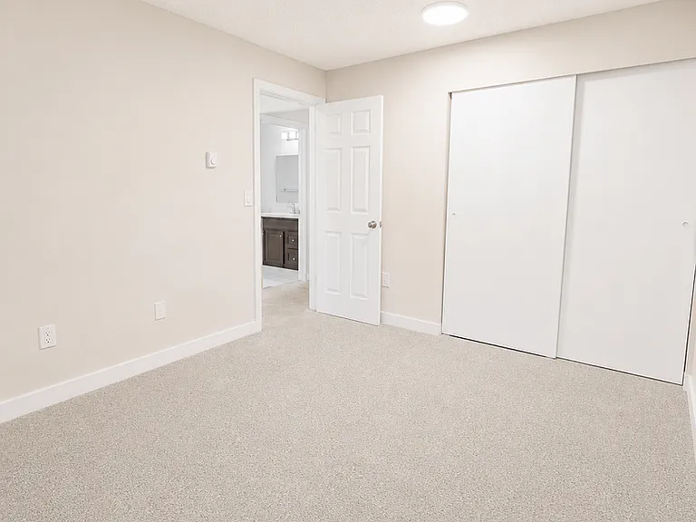 Edmonds Crest Apartments — Photo 11