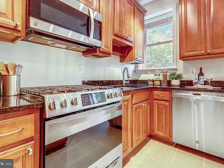 1438 Columbia Rd NW — Photo 4