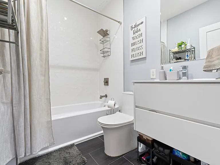 100 Manhattan Ave #2L — Photo 11