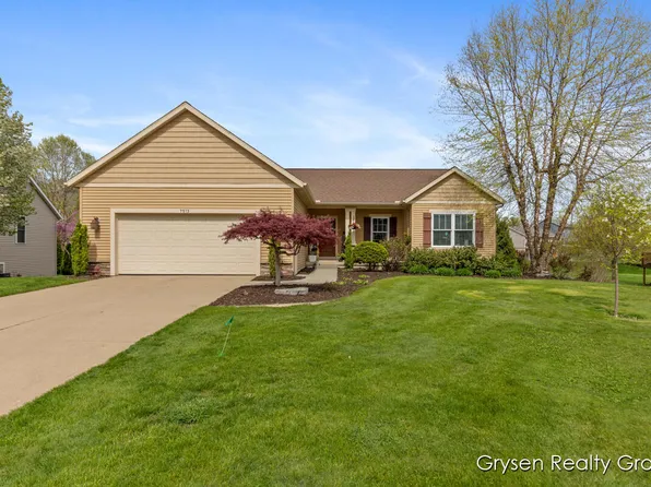 7513 Medinah Dr, Hudsonville, MI 49426