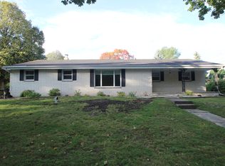 1735 Beaver Dam Dr, Green Bay, WI 54304