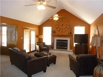 2nd image of 3209 S Hanthorn Ave