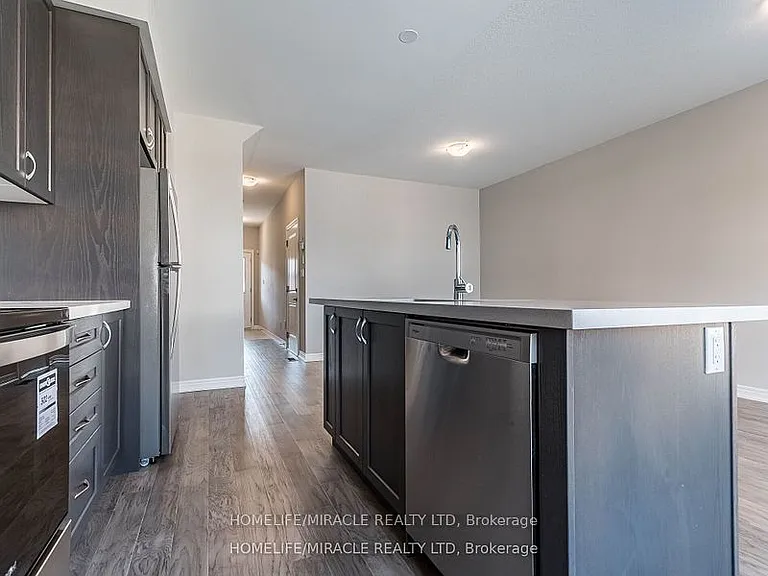 140 Aquasanta Cres — Photo 16
