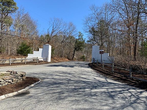 4th image of 35 Hillside Dr