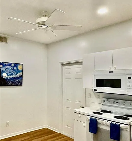 685 Windsor Sq #101 — Photo 37