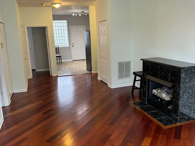 3110 W Belle Plaine Ave #2 — Photo 15