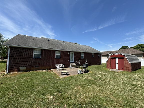 3rd image of 1011 Shirley Dr