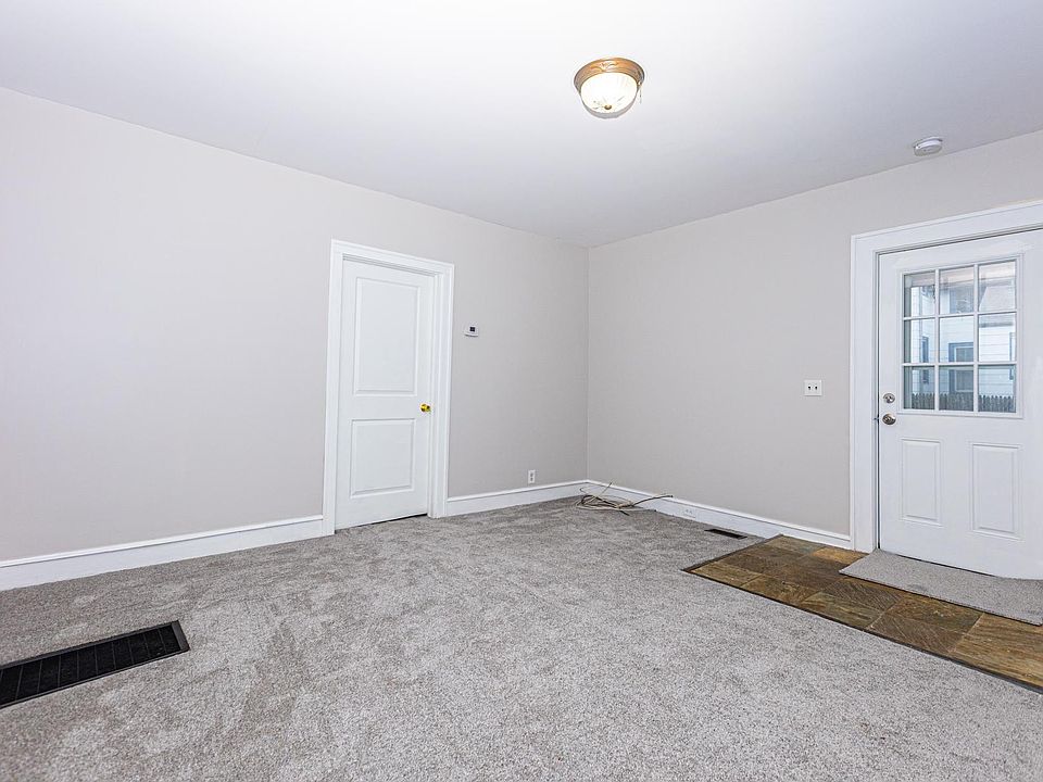 27 James St, Babylon, NY 11702 Zillow