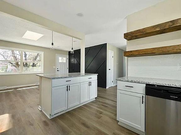 3rd image of 7736 NE 55th St
