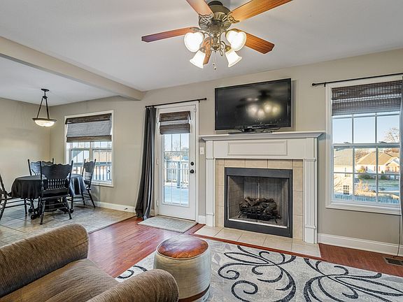 5th image of 3151 Hawthorn Dr