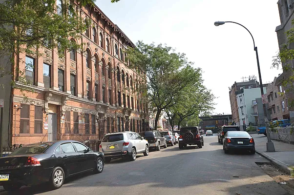 Rented by Sam Tabak | media 26