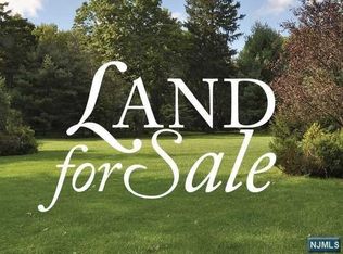 839 Seneca Rd, Franklin Lakes, NJ 07417