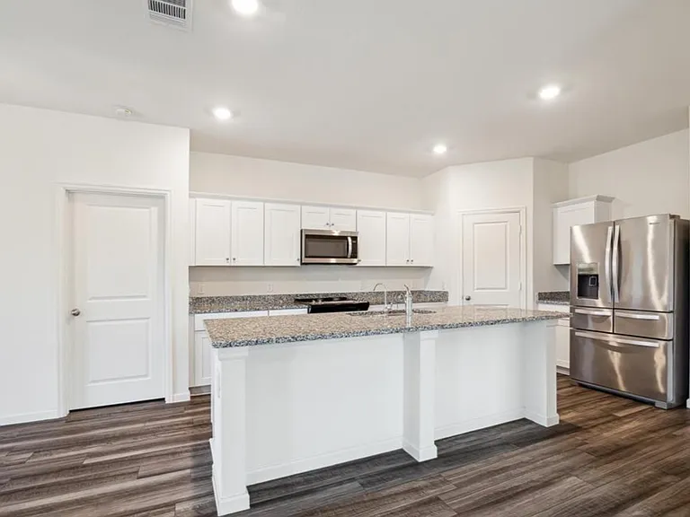 4603 Highland Crest Dr — Photo 3