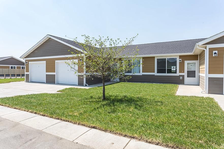 Single level patio home apartments
