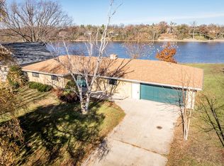 9822 Shore Dr, Machesney Park, IL 61115