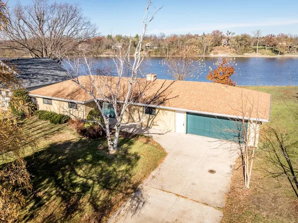 9822 Shore Dr, Machesney Park, IL 61115
