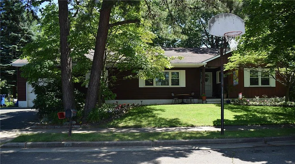 13 Rosewood Ln photo 1