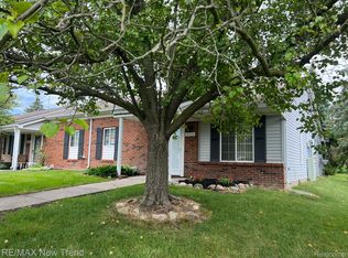 29451 Pendleton Club Dr, Farmington, MI 48336
