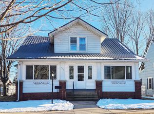 513 E Butler St, Manchester, IA 52057