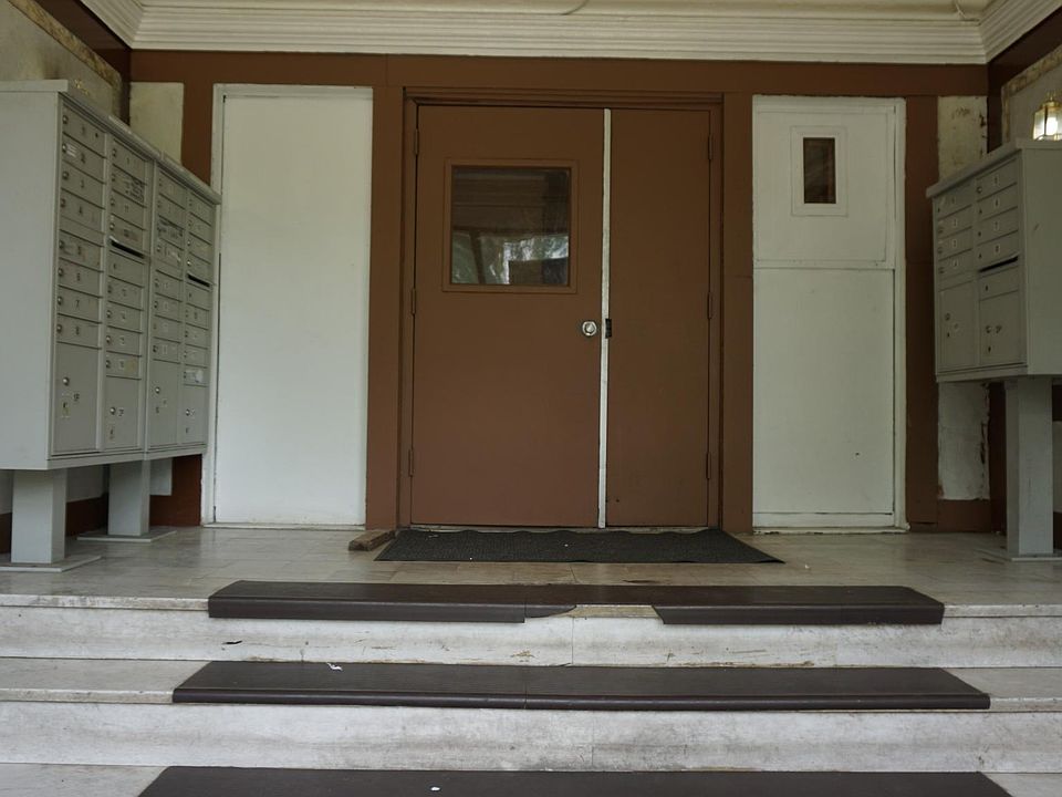 2nd image of 169 N Arlington Ave